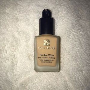✨ Estée Lauder Double Wear Foundation 2W2 ✨